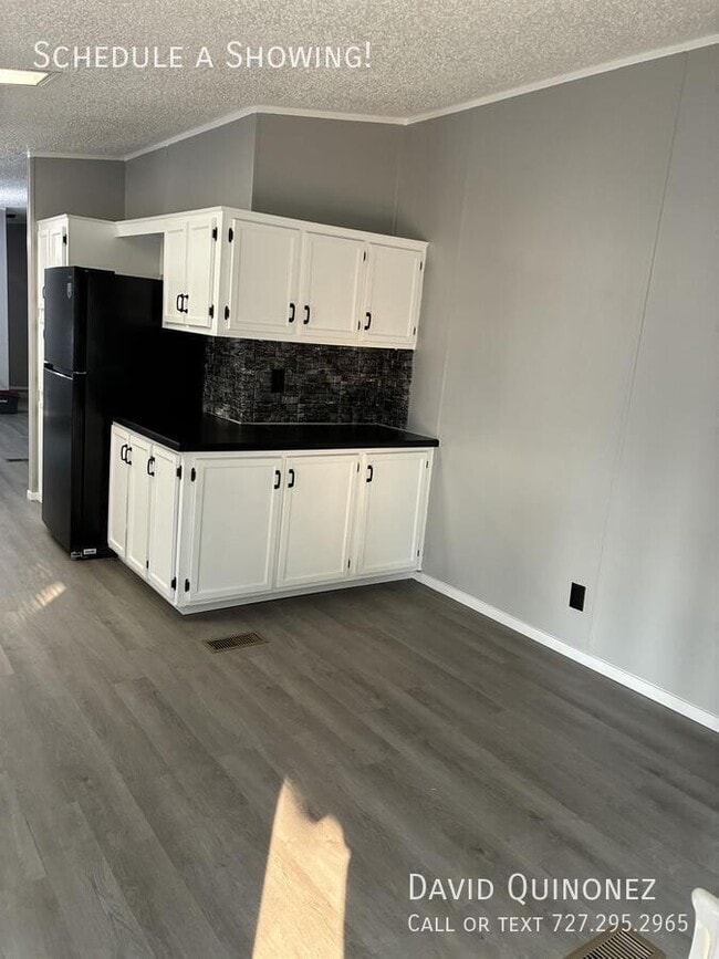 Photo - 701 Mill St