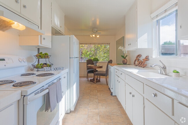 Washington Square Apartments - Washington Square Apartments