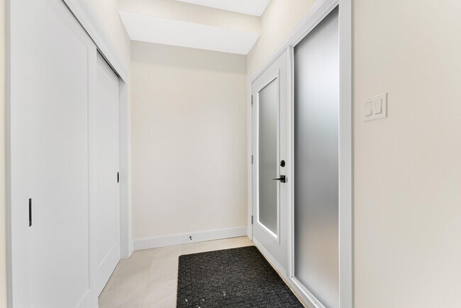 Photo - 847 Woodroffe Ave