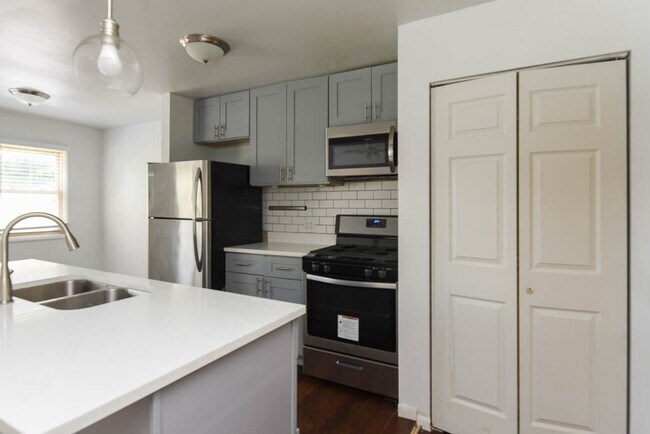 Photo - 7319 N Rogers Ave Unit 201