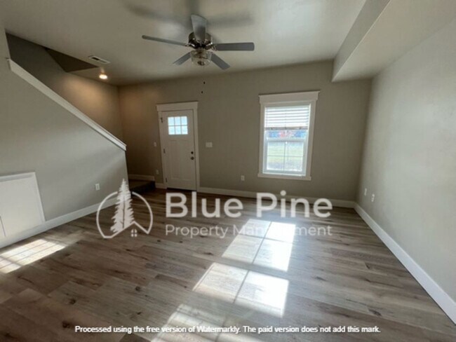 Photo - 359 N 3rd West St