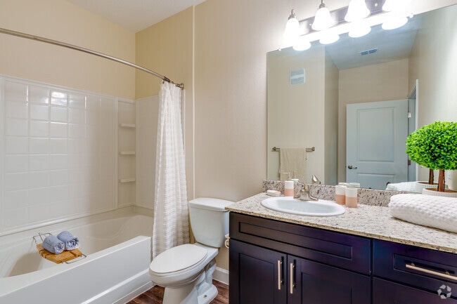 1BR, 1BA - 829SF - Bathroom