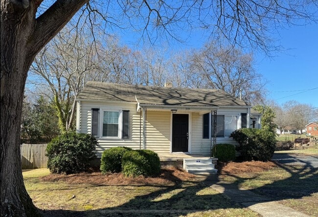 Building Photo - 2Bd/1Ba Fully Renovated 2024 House with Fe...