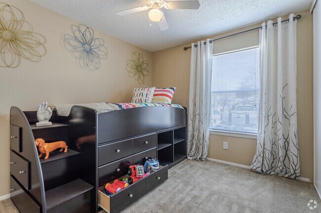 2BR, 1BA - 780 SF B1 - Bedroom - Brandon Walk