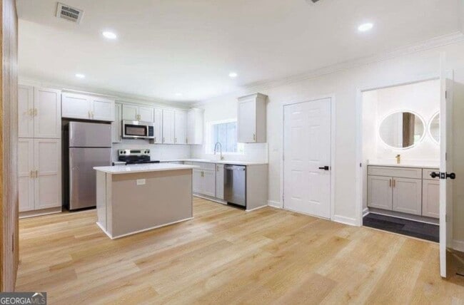 Photo - 701 W Alden Ave