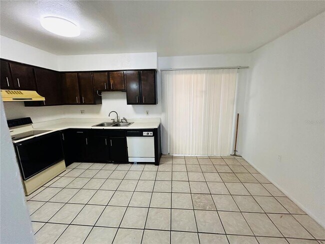 Photo - 3912 Crayrich Cir Unidad 305