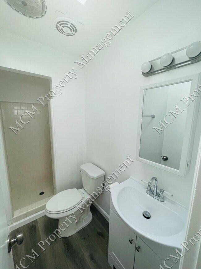 Unit 6 Master Bathroom