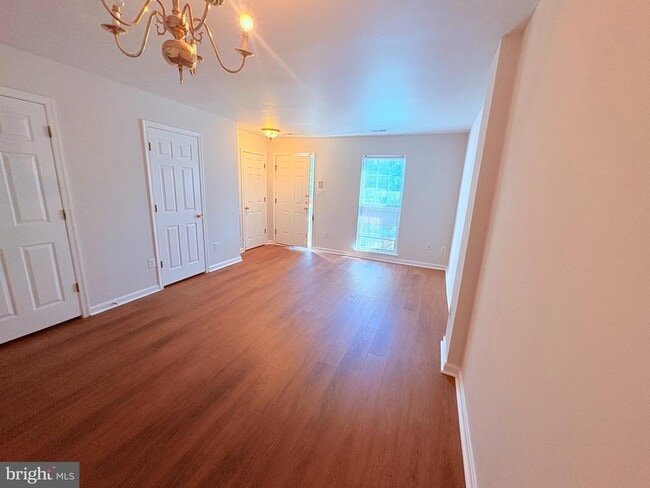 Building Photo - 45474 Oak Trail Square Rental