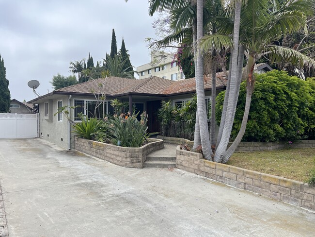 Building Photo - 11160 Greenlawn Ave