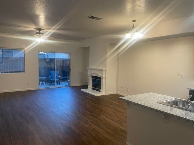 Photo - 1237 W Spruce Ave Unit 1239