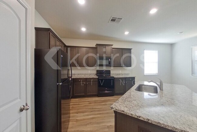 Photo - 900 NW 6th St