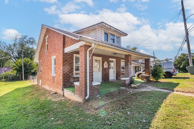 Photo - 120 E Oak St