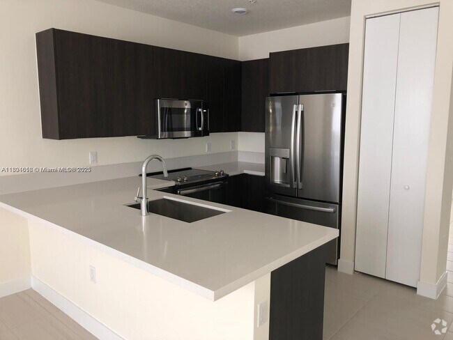 Building Photo - 10226 NW 64th Terrace Unit 302 Rental