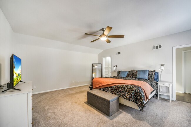 Photo - 6215 Queensloch Dr