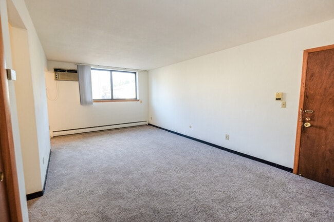 Randolph Apartments | 1172