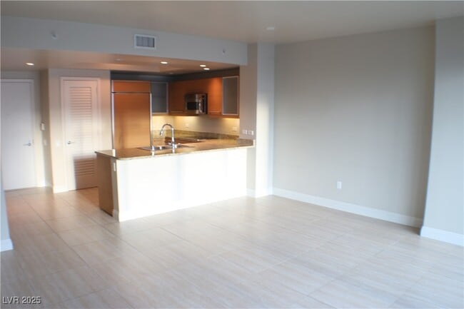 Building Photo - 222 Karen Ave Unit 1006 Rental