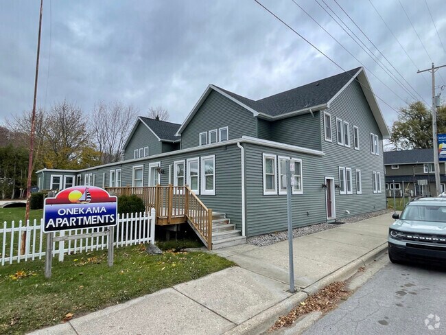 Building Photo - 5098 Main St Unit C Rental