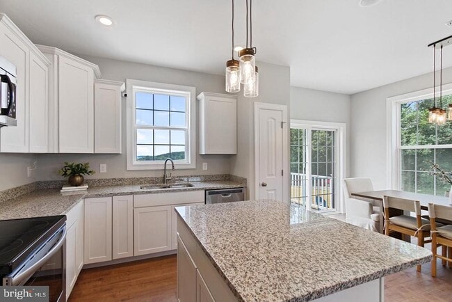 Photo - 333 Avon Dr