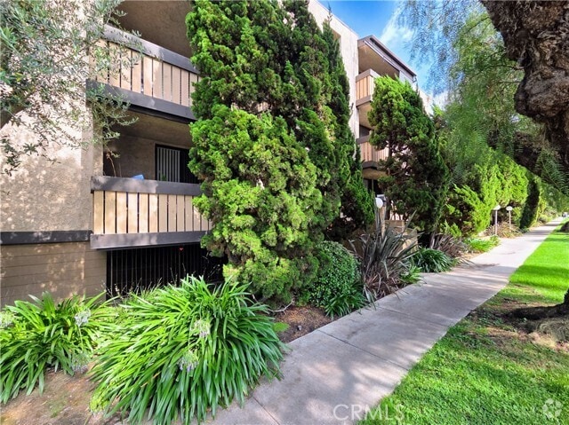 Building Photo - 4170 Elm Ave Unit 305 Rental