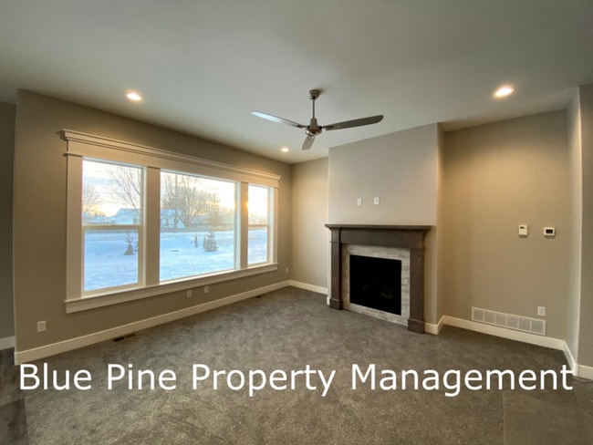 Photo - 1000 Sloane Way