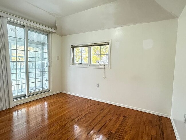 Photo - "Charming 2-Bedroom Retreat in Douglaston – Cozy Comfort with 710 Sq Ft of Living Space!"