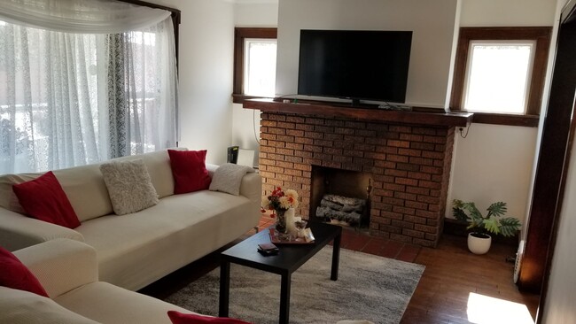 Building Photo - 1380 Webb Rd Unit Down