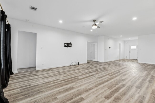 Photo - 31514 Avebury Lake Ln