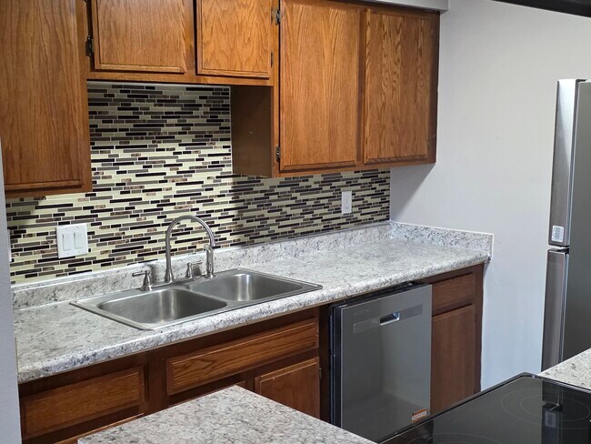 Photo - 1325 N Meridian Ave Unit 105