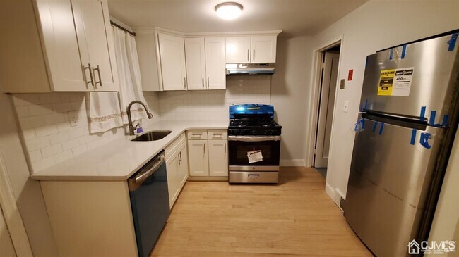 Building Photo - 164 Newman St Rental