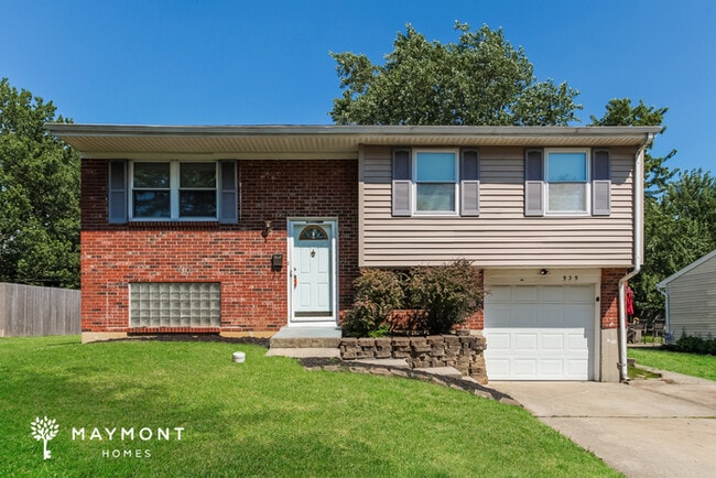 Photo - 939 Harrogate Ct House