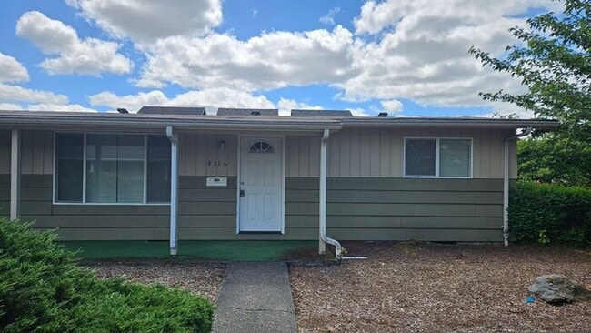 Photo - Beautiful Tacoma duplex 2bd 1 bath w/ 1 car garage