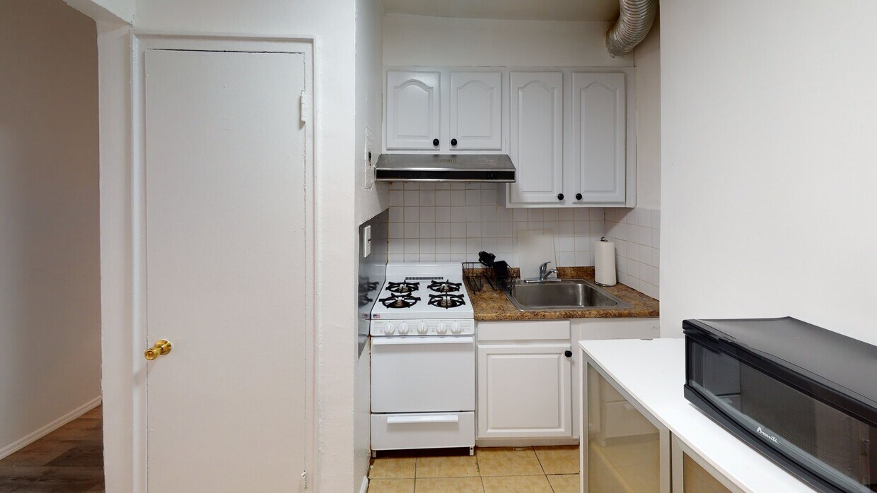 Photo - Private bedroom in 3 bed/1 bath Home