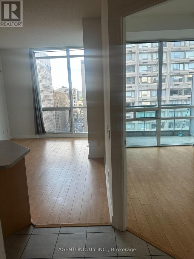 Photo - 1121 Bay St. Unité 1804