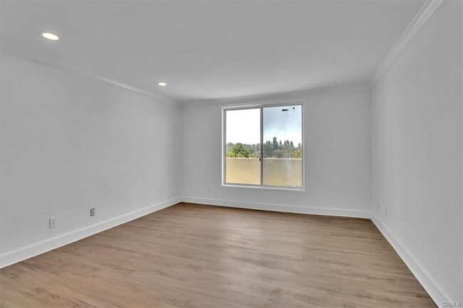 Building Photo - 390 S Sepulveda Blvd Rental