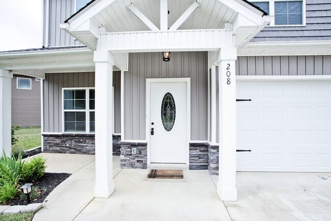 Photo - 208 Liam Ct