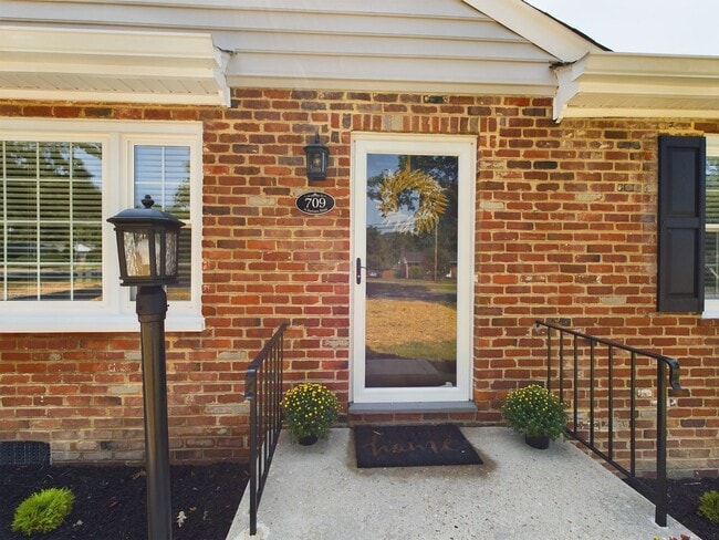 Photo - 709 N Parham Rd