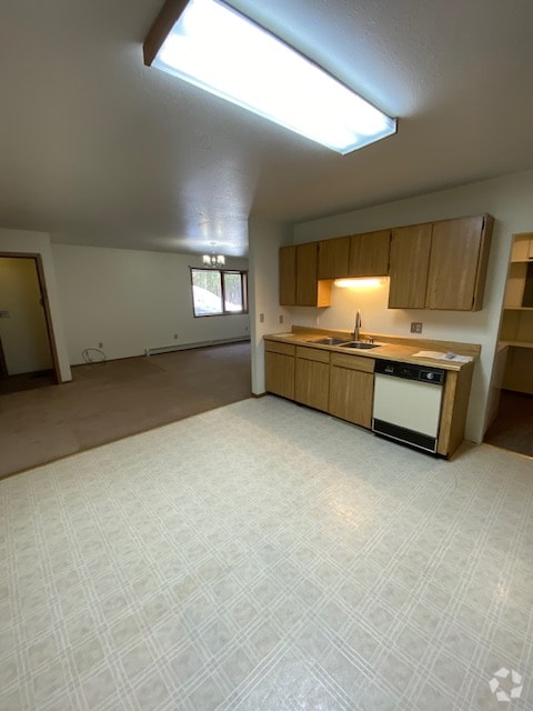Building Photo - 2490 Mission Rd Unit Apt 3