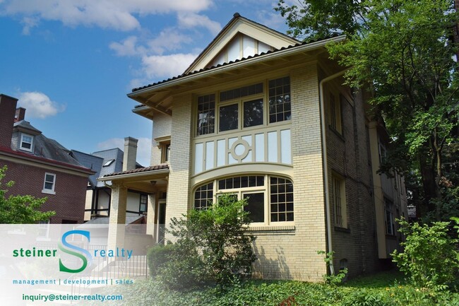 Building Photo - St. James Unit 524