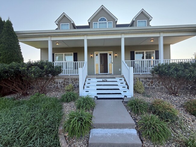 Photo - 3 Bedroom 3.5 Bathroom Home Located in Gre...