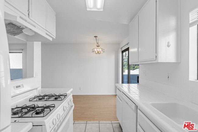 Photo - 2490 Purdue Ave Unidad 7