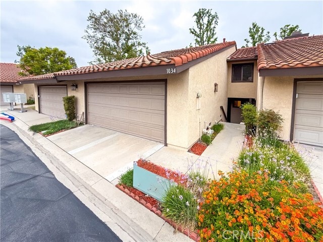 Building Photo - 1034 Romney Dr