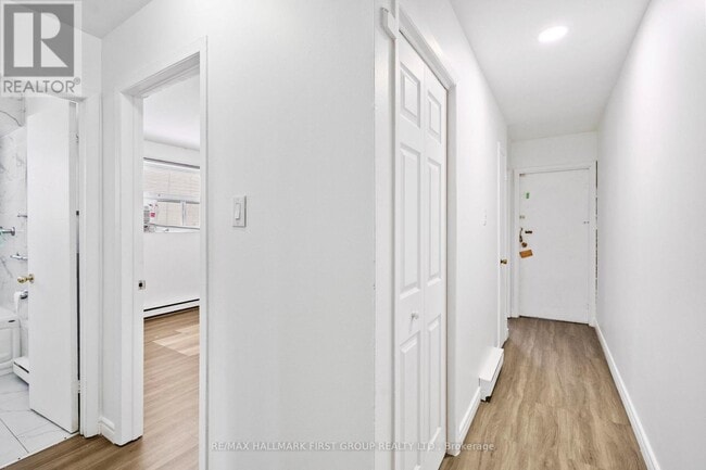 Photo - 608 Gerrard St E