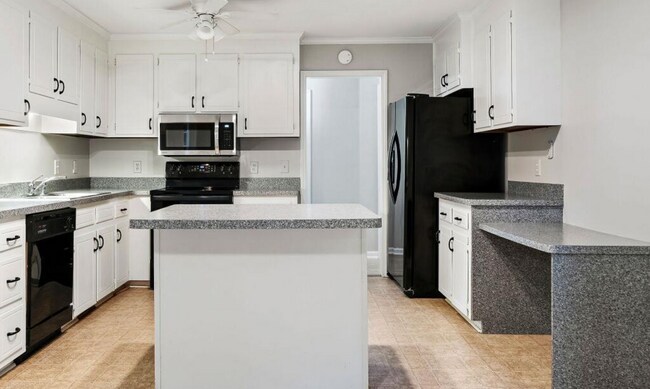 Photo - 1408 Roy Averette Dr