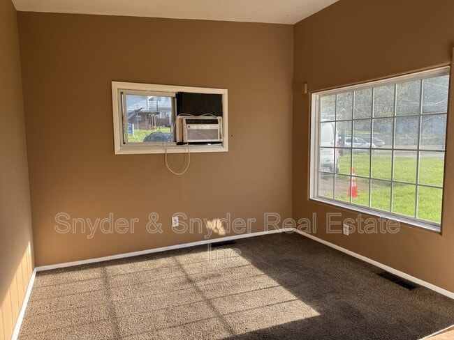 Photo - 2350 Newton St