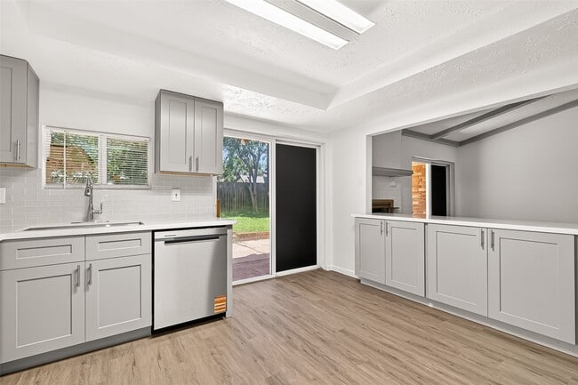 Photo - 8306 Wayward Rd