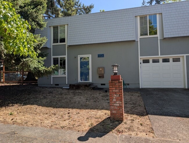 Building Photo - 3 Bedroom, 2.5 Bathroom 2-Story Duplex Wit... Rental