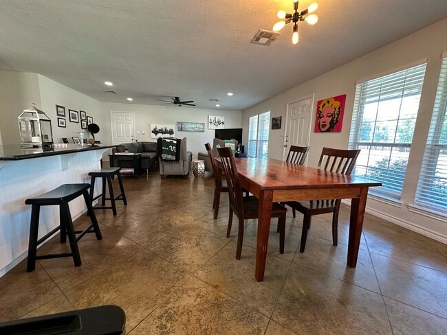 Photo - Spacious 4/4 House with Yard in the Baylor...