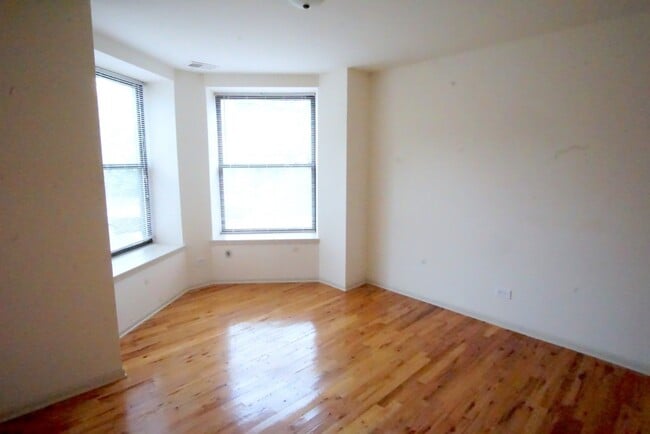 Building Photo - 1310 W Leland Ave Unit 2 Rental
