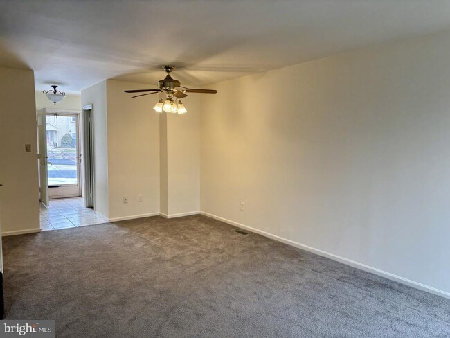 Photo - 2028 Yorktown N