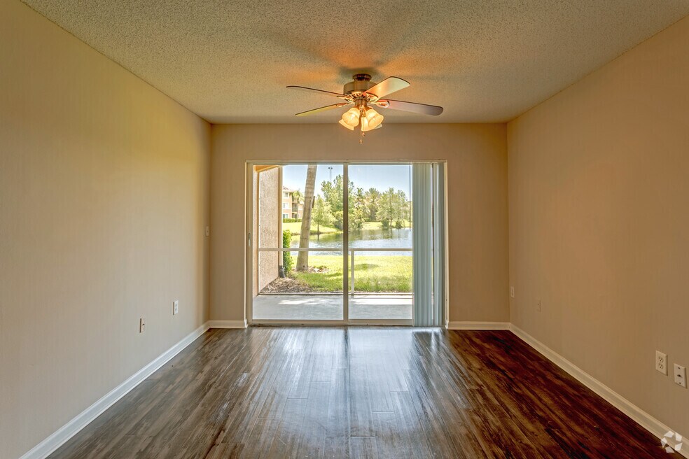 2BR,2BA - 1,065 SF